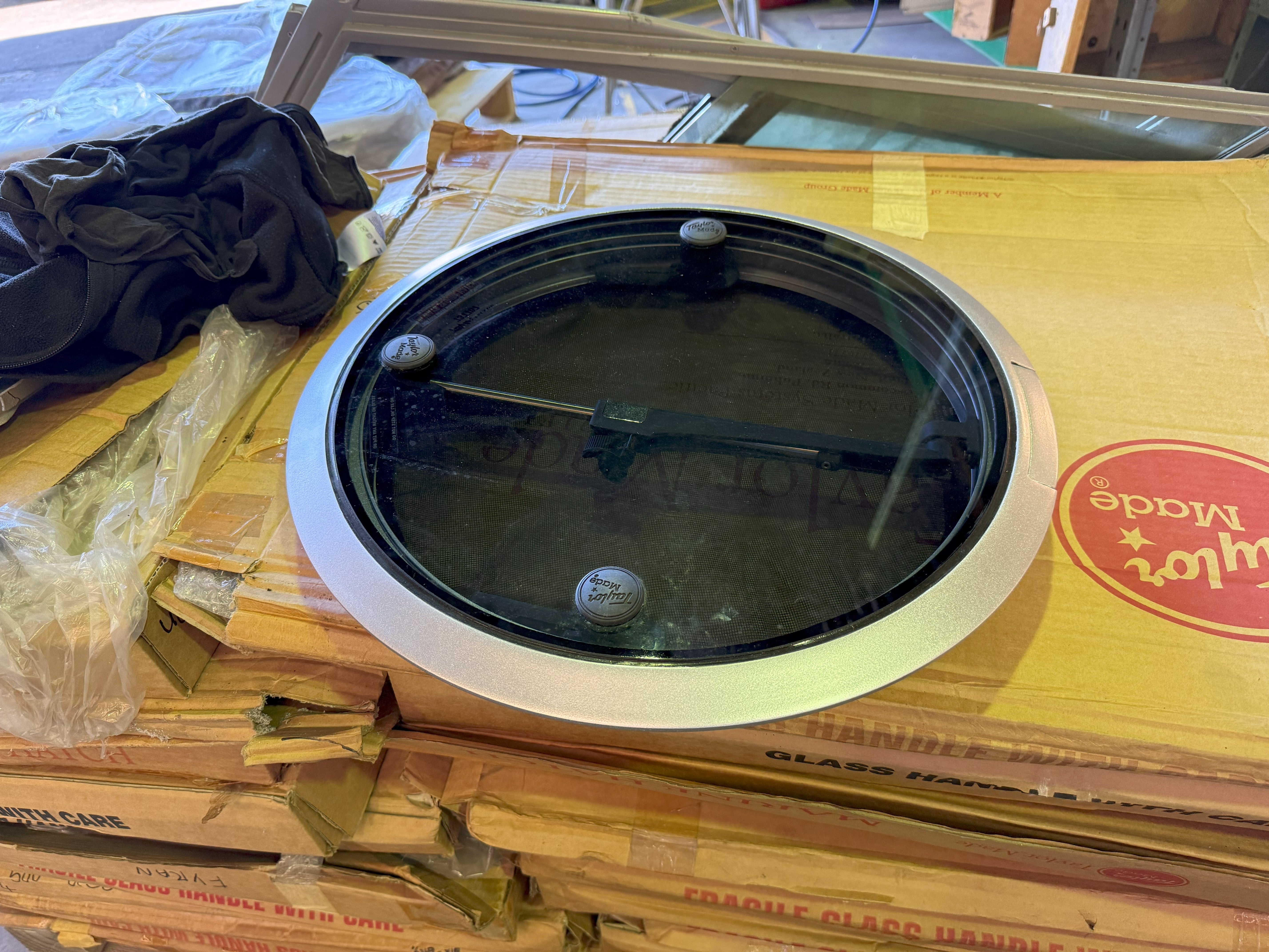 Marine Hatch Round 17"R 420mm with flyscreen and trim ring