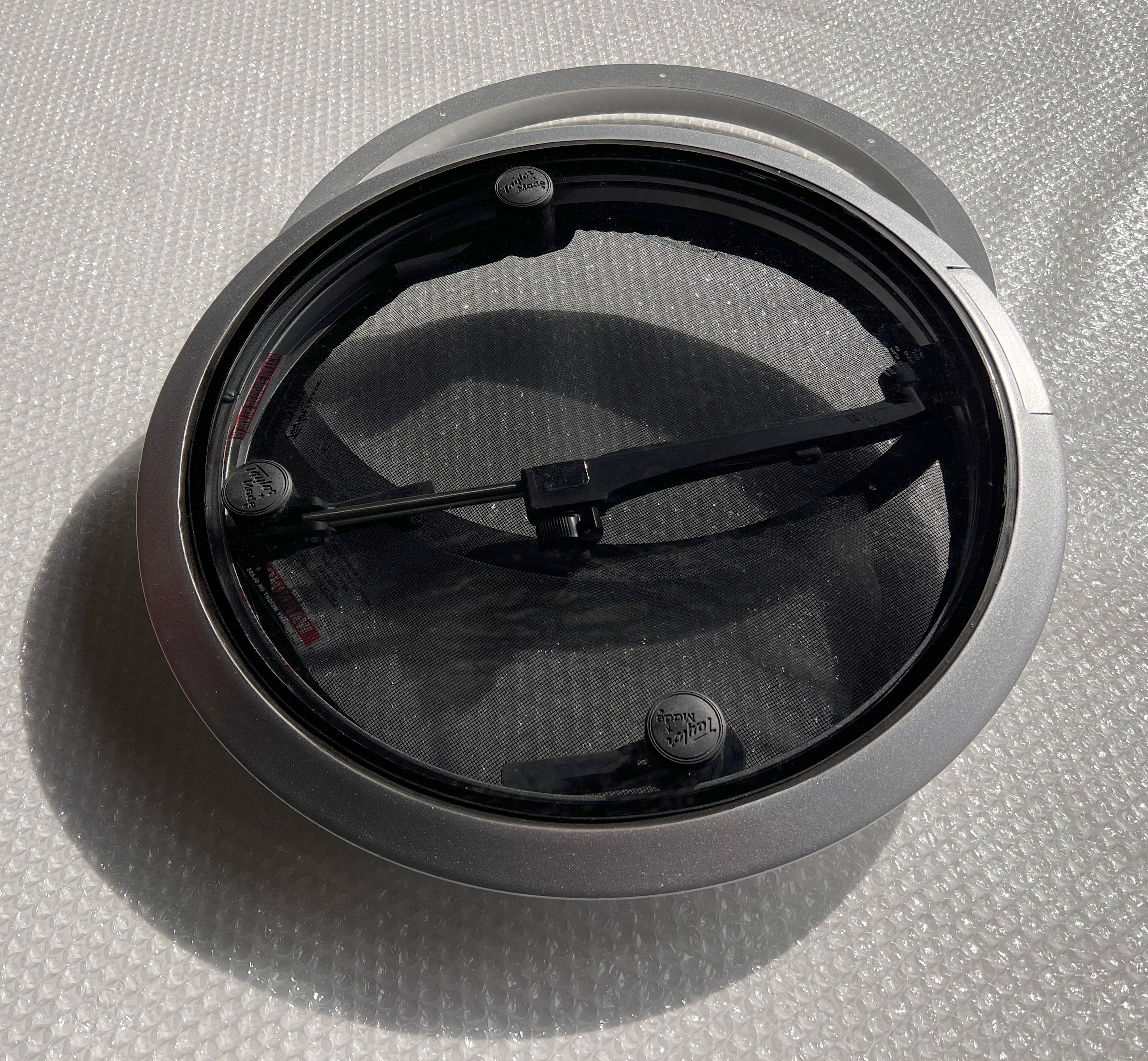 Marine Hatch Round 17"R 420mm with flyscreen and trim ring