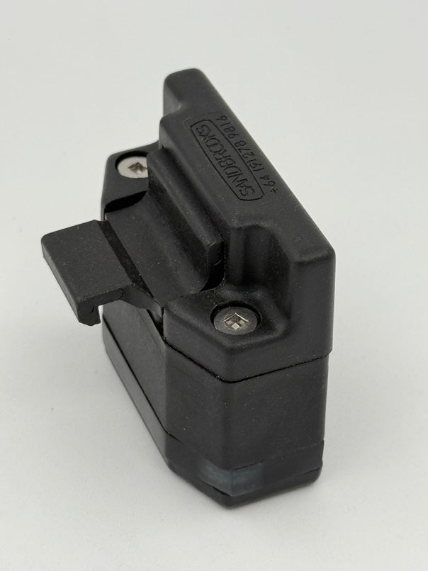 Sliding window catch