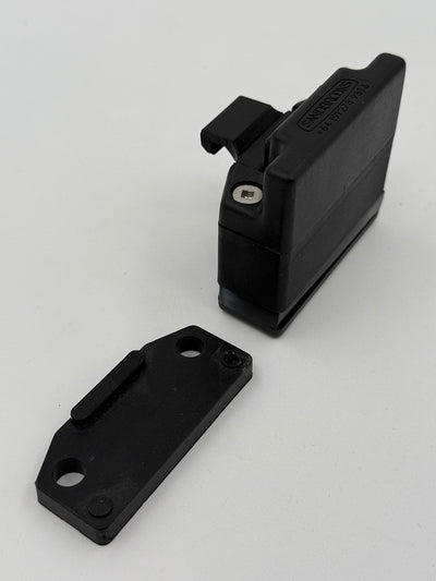 Sliding window catch